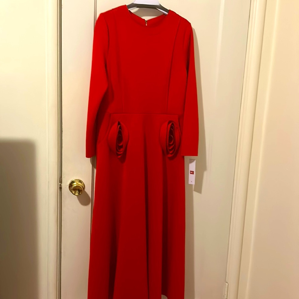 IC Collection design.  Winkle free.  Pockets.  Designer back zipper.